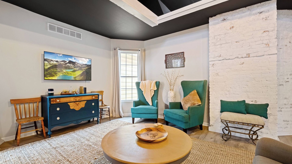 South Louisville House | Stunning Newly Renovated 3BD Loft By Churchill