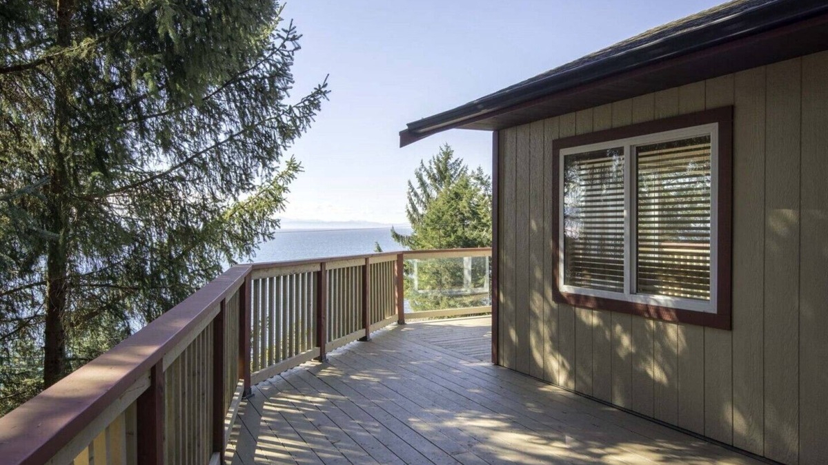 Otter Point House | Stunning ocean and mountain views on a peaceful, family-friendly acerage.