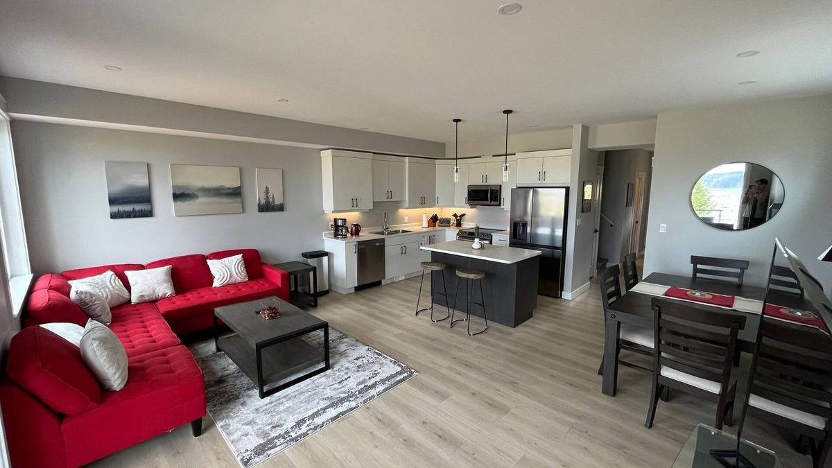 Campbell River House | Stunning Ocean Views and a Short Stroll to Downtown