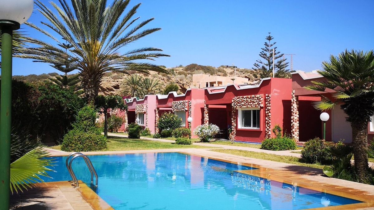 Tamrhakht House | Stunning ocean view bungalow by the beach with swimming pool