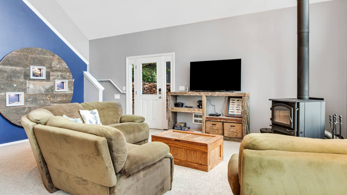 La Conner House | Stunning ocean-view home with private waterfront, viewpoint deck & fireplace