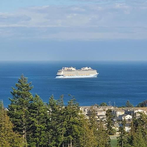 Colwood Apartment | Stunning Ocean View Modern 1 BDR Private Entry Suite, 5 min to the Beach