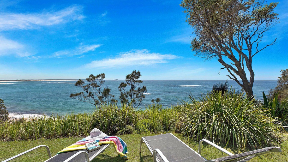 Noraville Apartment | Stunning Ocean Views
