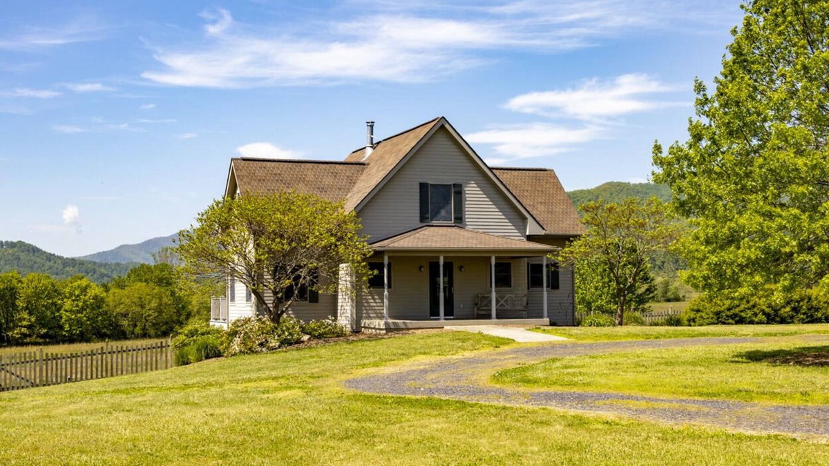 Etlan House | Stunning Old Rag and Shenandoah Vistas from this Gorgeous, Peaceful Retreat