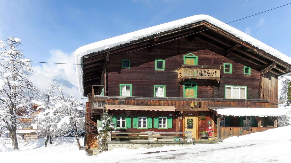 Ramsau im Zillertal Villa | Stunning private villa for 25 guests with WIFI, TV, patio, pets allowed and parking