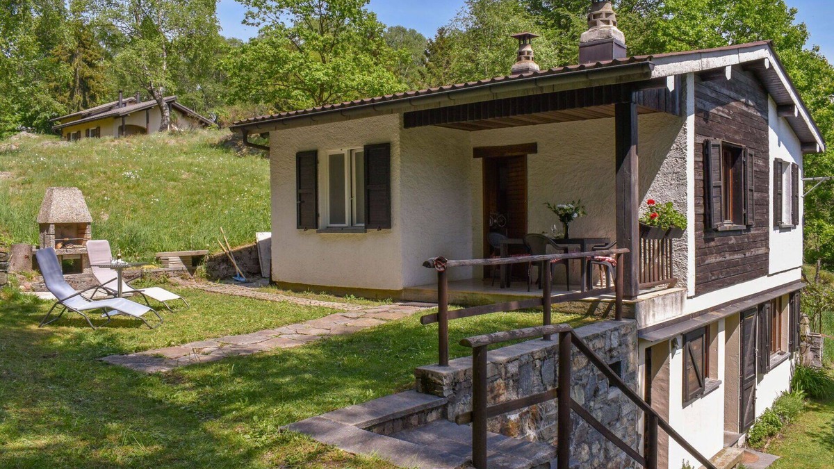 Monteceneri House | Stunning private villa for 5 people with WIFI, TV, patio, pets allowed, panoramic view and parking