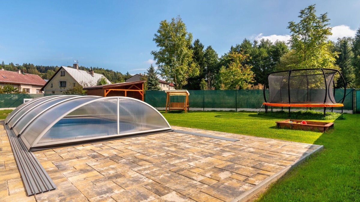 Olesnice v Orlickych horach Villa | Stunning private villa with WIFI, private pool, hot tub, TV, patio, pets allowed and parking