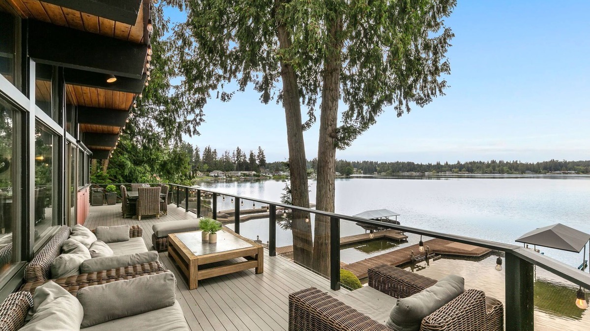 Lake Goodwin House | Stunning Pacific Northwest Lakehouse on 100' waterfront near Seattle!