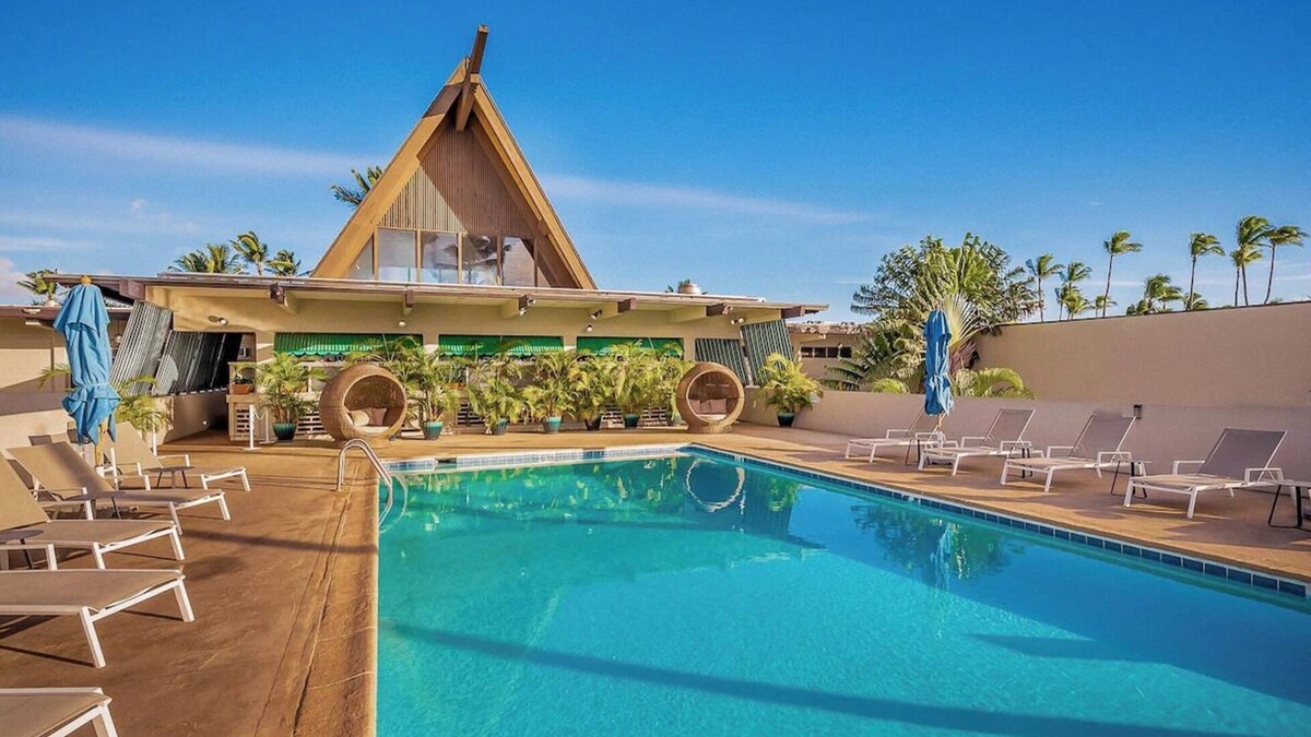 Kahului Hotel | Stunning Panoramic Oceanfront Room with Pool Access | Maui's Ultimate Retreat