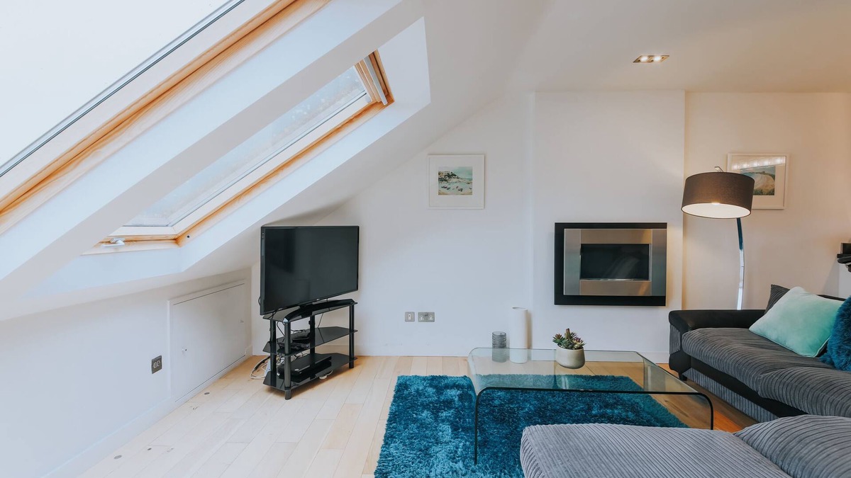 Newquay City Centre Apartment | Stunning Penthouse - Sea Views, Beaches, Surfing & Parking