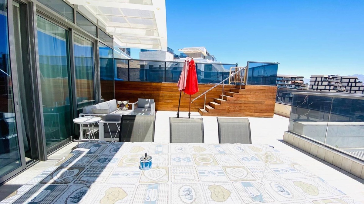 Eilat House | Stunning Penthouse with sea views and private heated pool