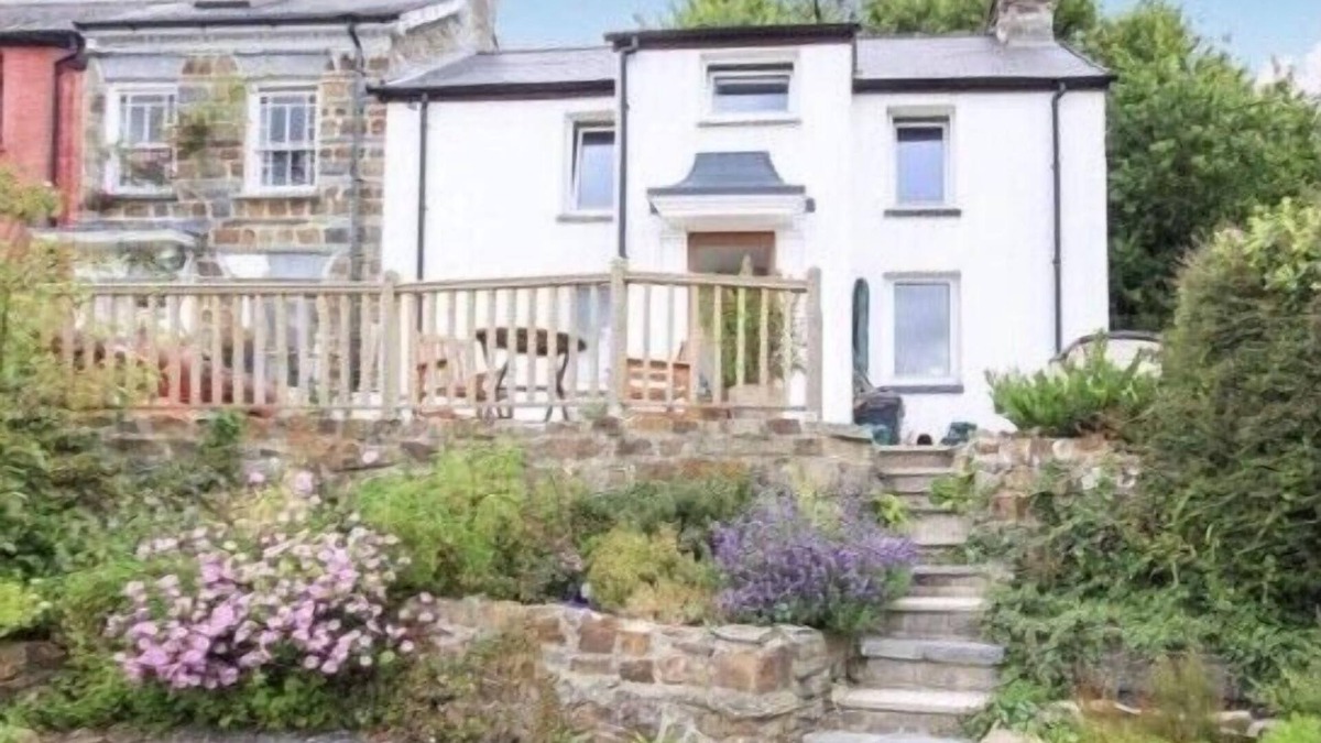 St Dogmaels Cottage | Stunning picturesque character cottage with sensational river views