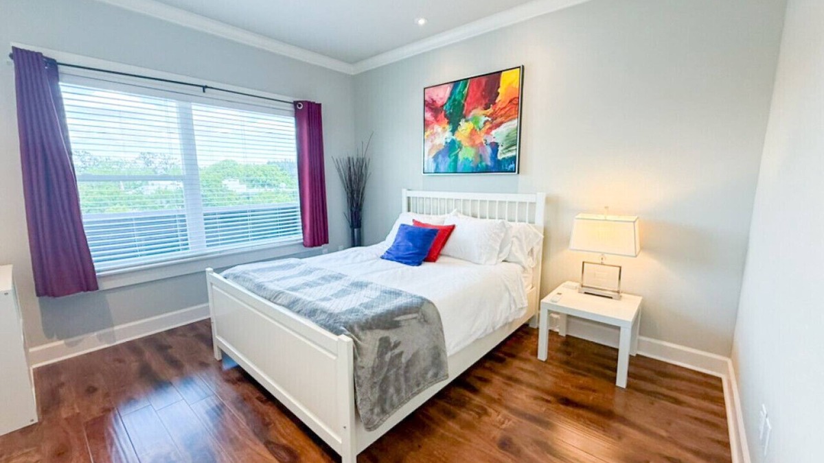 Lair Hill Condo | Stunning Portland Condo: Parking, River & Dining