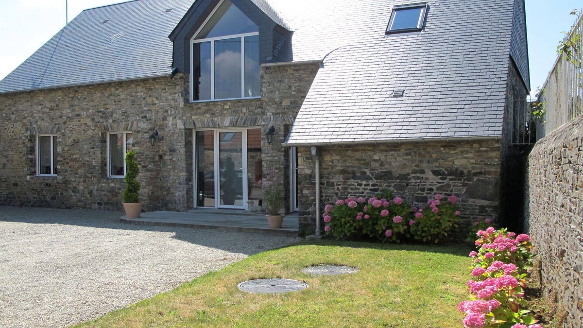 Bretteville-sur-Ay House | Stunning private villa for 6 people with WIFI, TV, terrace and pets allowed