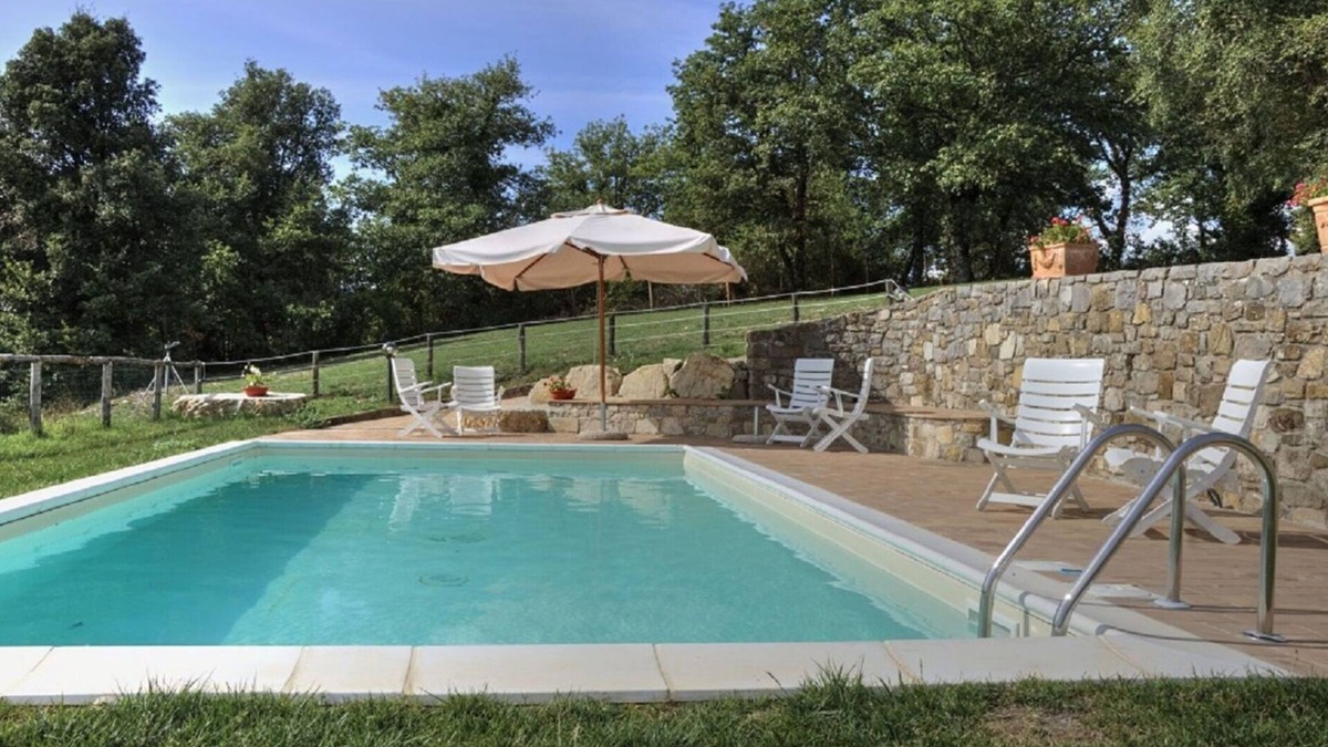 Gaiole in Chianti Villa | Stunning private villa for 12 guests with A/C, WIFI, private pool, TV and parking