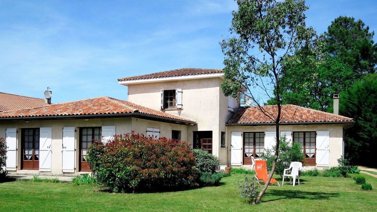 Gaillan-en-Medoc House | Stunning private villa for 6 guests with WIFI, private pool, TV, terrace and parking