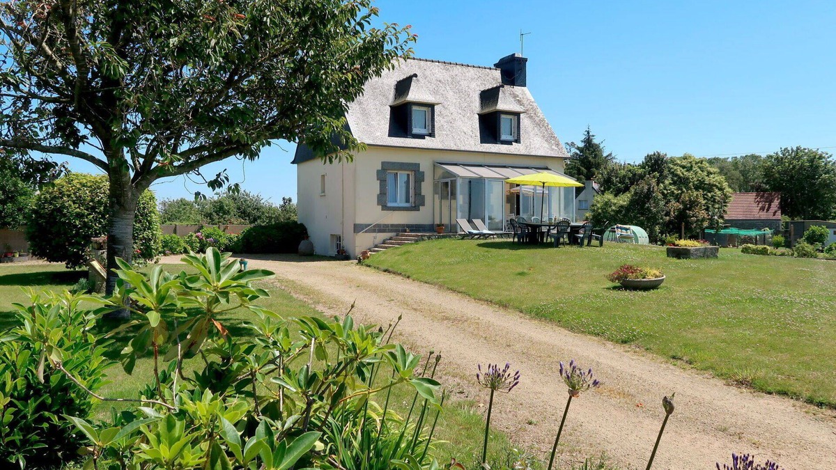 Kermaria-Sulard House | Stunning private villa for 7 people with WIFI, TV, pets allowed and parking