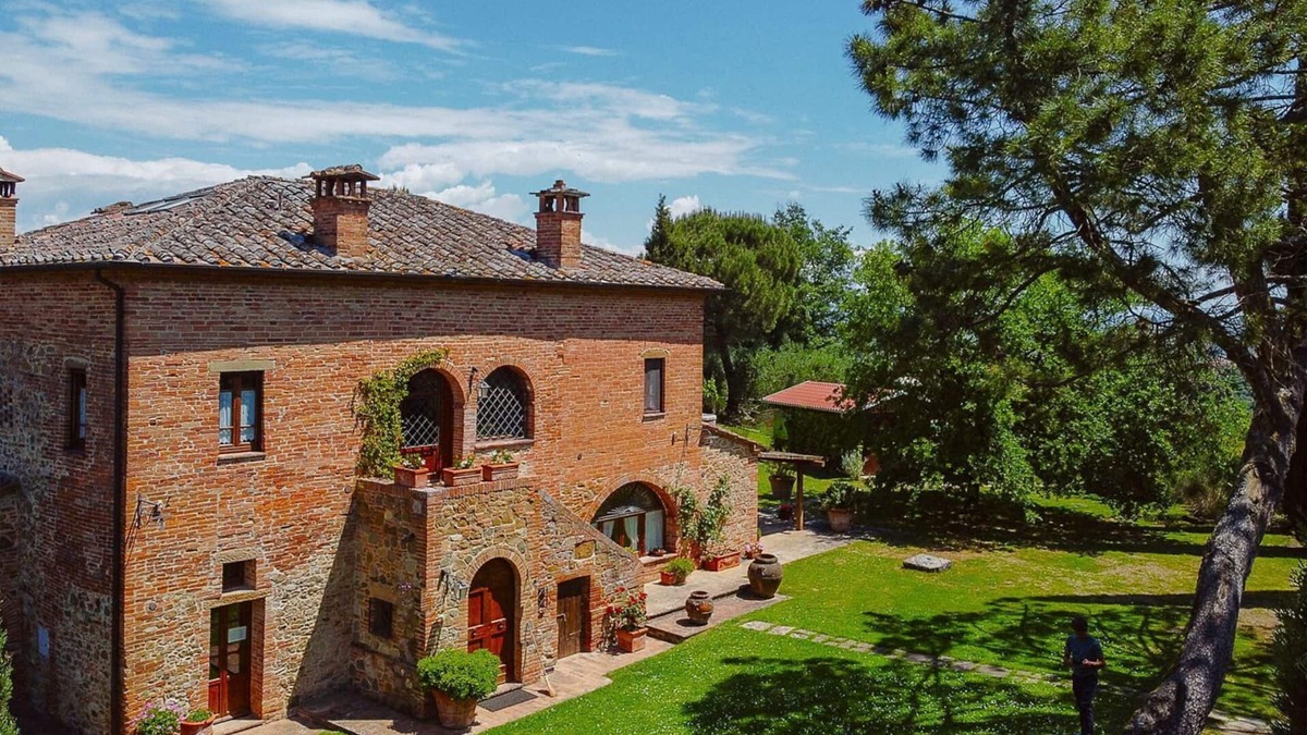 Torrita di Siena Villa | Stunning private villa with WIFI, private pool, TV and parking, close to Montepulciano