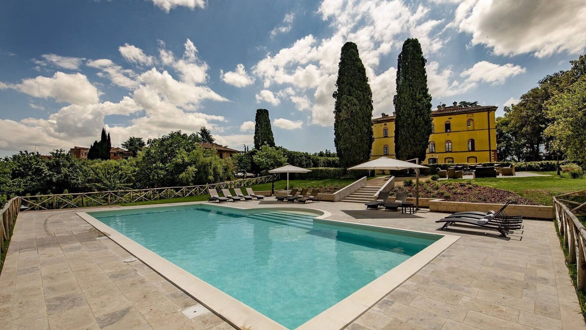 Torrita di Siena Villa | Stunning private villa with hot tub, A/C, WIFI, private pool, TV, patio, close to Montepulciano