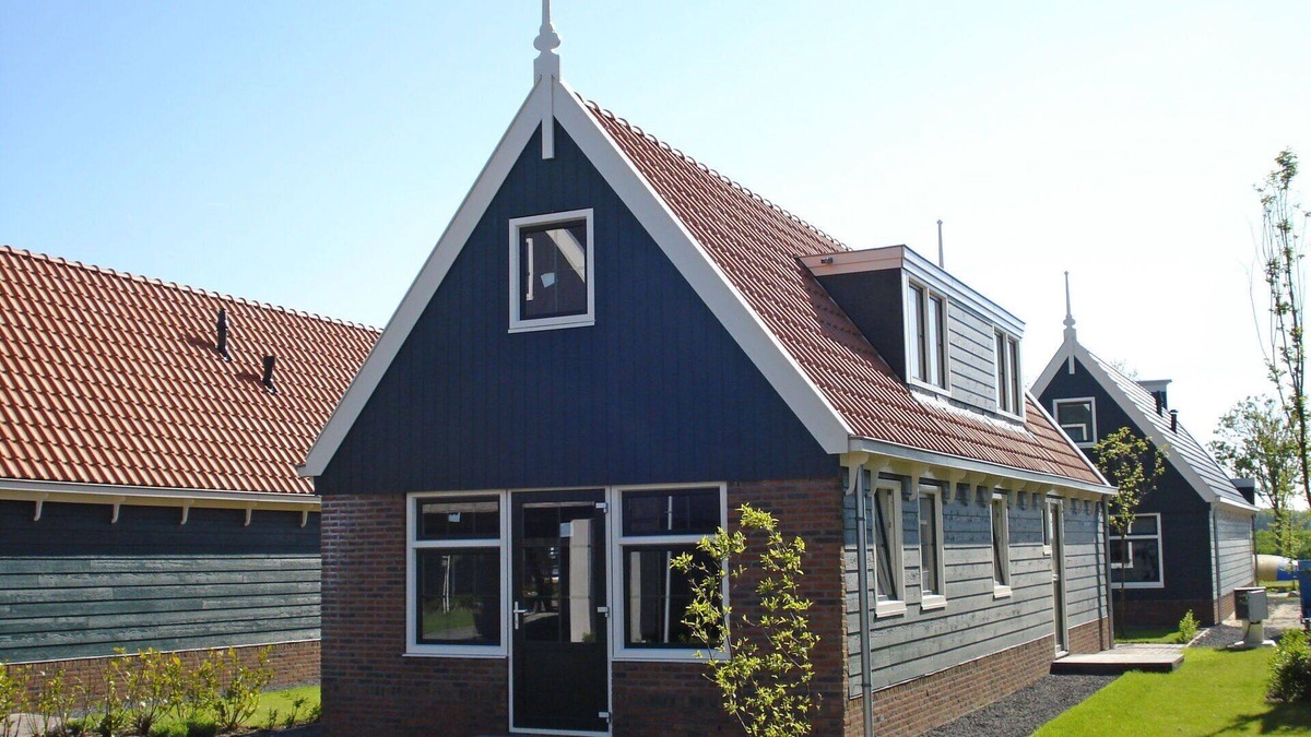 Graft House | Stunning private villa for 6 guests with WIFI, TV, terrace and parking