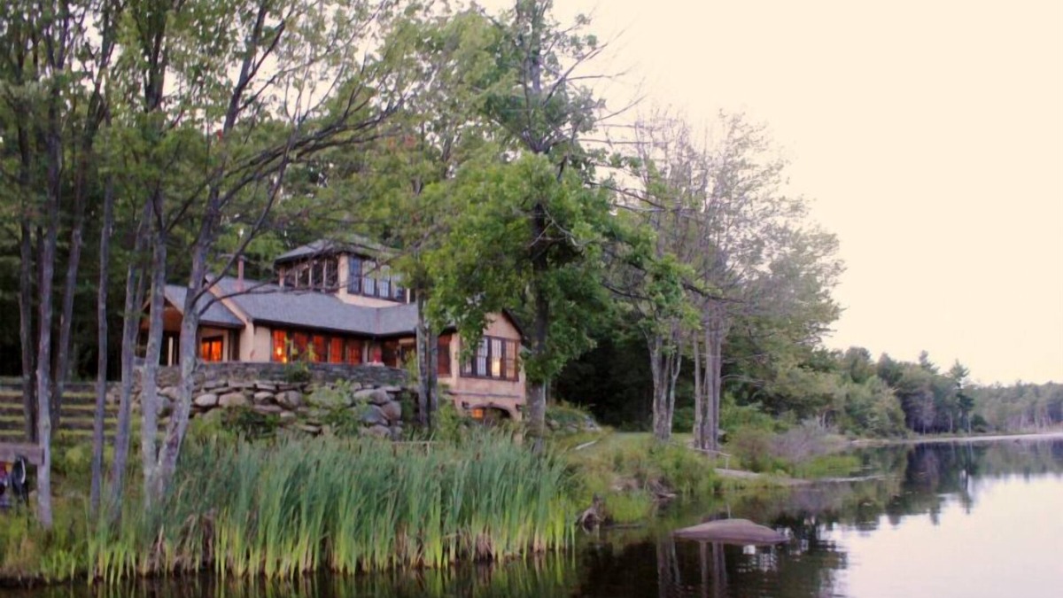 Mountain Dale House | STUNNING PRIVATE 300 acre lake estate 90 mins from NYC, w FAB BOATHOUSE LODGE.