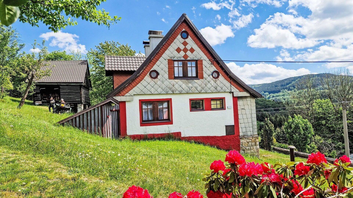 Tanvald House | Stunning private villa for 9 guests with WIFI, TV, terrace and parking