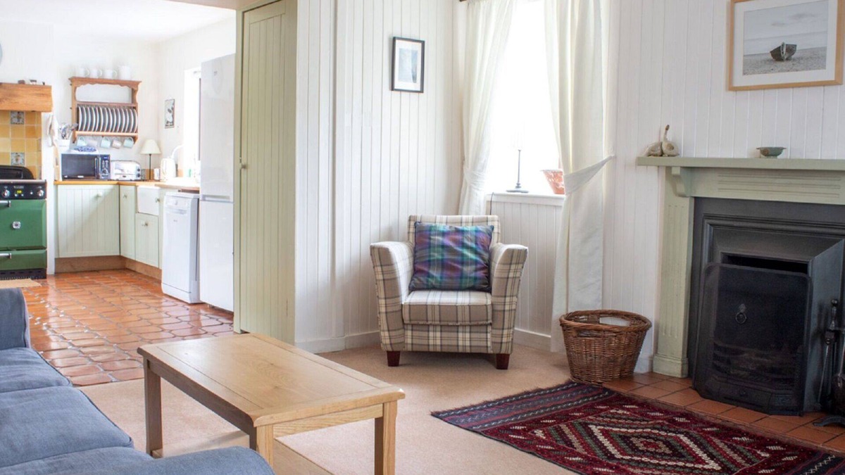 Greshornish House | Stunning private villa for 6 guests with WIFI, TV, terrace, pets allowed and panoramic view