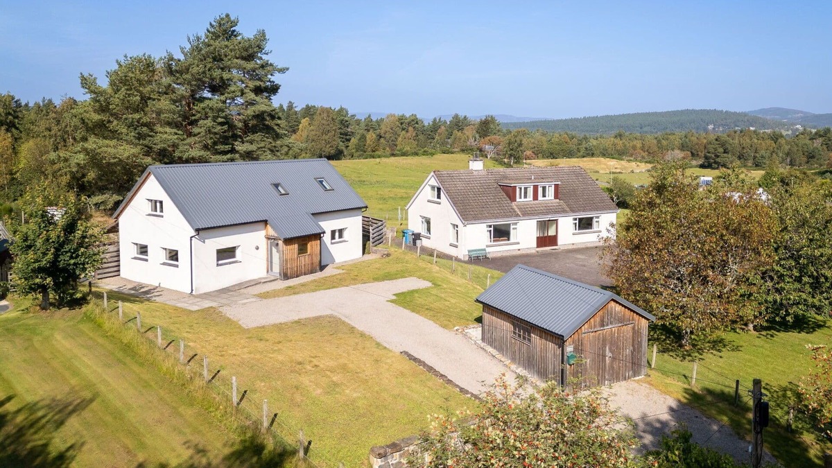 Nethy Bridge House | Stunning private villa for 6 people with WIFI, TV, patio and pets allowed