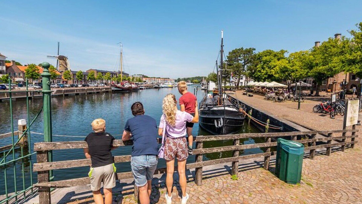 Municipality of Hellevoetsluis House | Stunning private villa for 6 people with WIFI, TV, terrace and parking