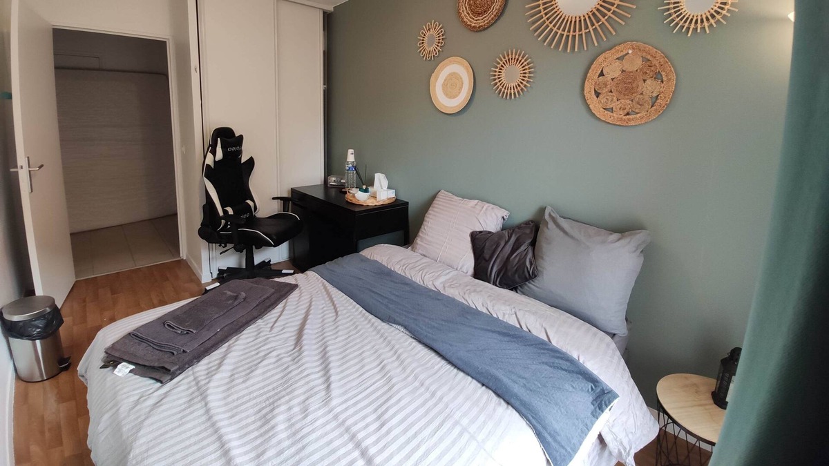 Guyancourt Apartment | Stunning private room with free parking