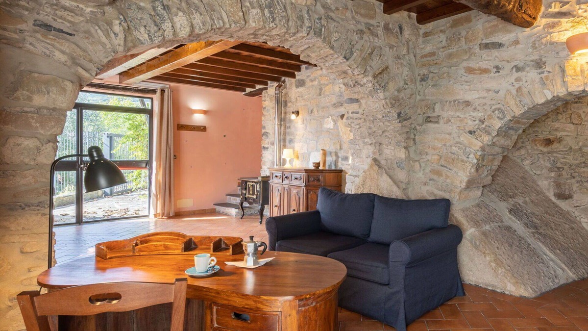 Villa Viani House | Stunning private villa for 8 people with WIFI, terrace, pets allowed and parking