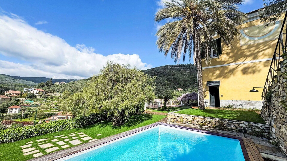 Pontedassio Villa | Stunning private villa for 8 guests with private pool, A/C, WIFI, patio, panoramic view and park.