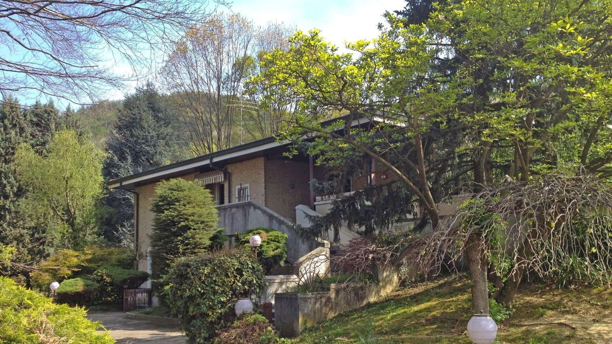 Villa d'Adda House | Stunning private villa for 8 guests with WIFI, TV, terrace, pets allowed and parking