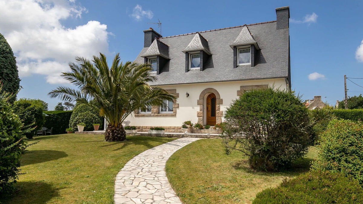 Pleumeur-Bodou House | Stunning private villa for 7 guests with WIFI, TV, terrace and pets allowed