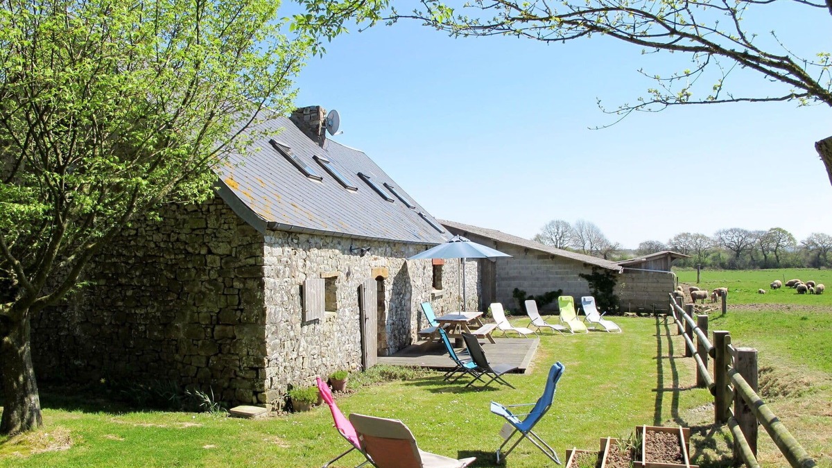 Saint-Sauveur-le-Vicomte House | Stunning private villa for 4 guests with WIFI, TV, terrace, panoramic view and parking