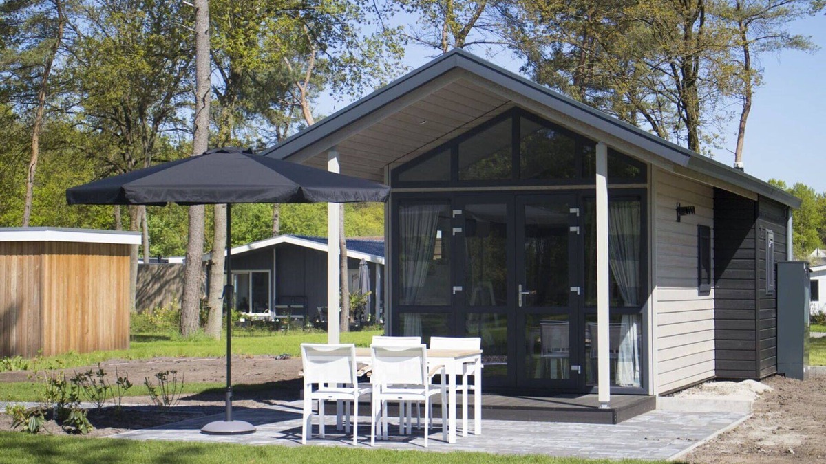 IJhorst House | Stunning private villa for 4 guests with pool, WIFI, TV, terrace and parking