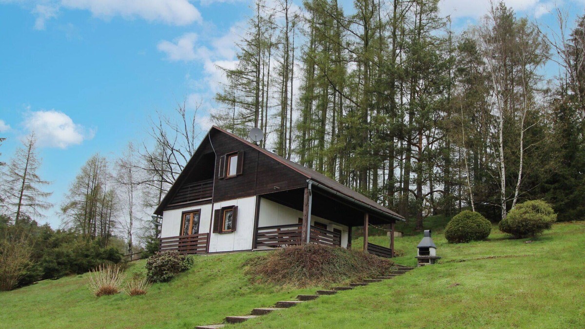 Krasna Lipa House | Stunning private villa for 5 guests with WIFI, TV, terrace, pets allowed, panoramic view and par.