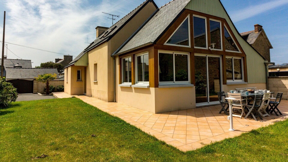 Pleherel-Plage-Vieux-Bourg House | Stunning private villa for 8 guests with WIFI, TV, terrace and parking