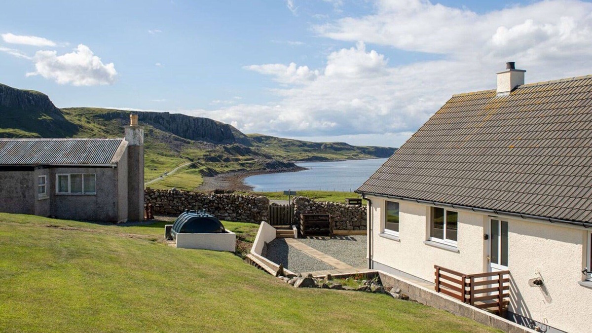 Duntulm House | Stunning private villa for 5 people with WIFI and TV