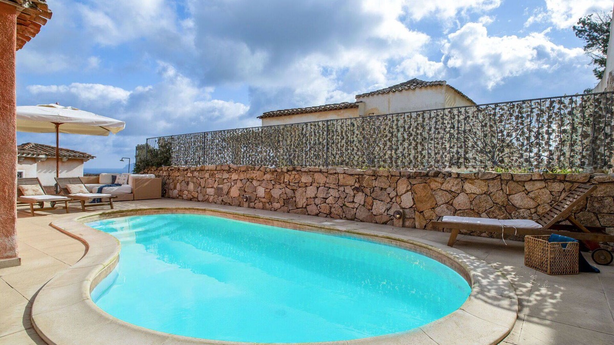 Abbiadori Villa | Stunning private villa for 10 guests with WIFI, A/C, private pool, TV, terrace and parking