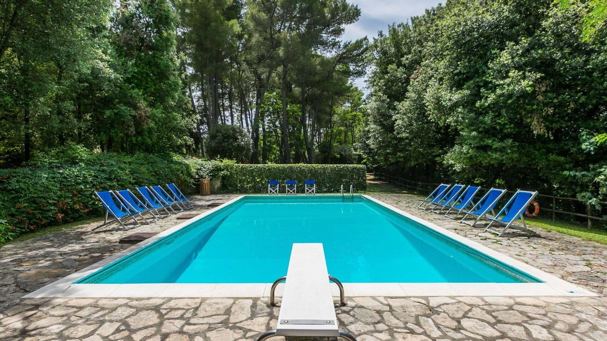 Lorenzana House | Stunning private villa for 8 guests with pool, WIFI, pets allowed and parking