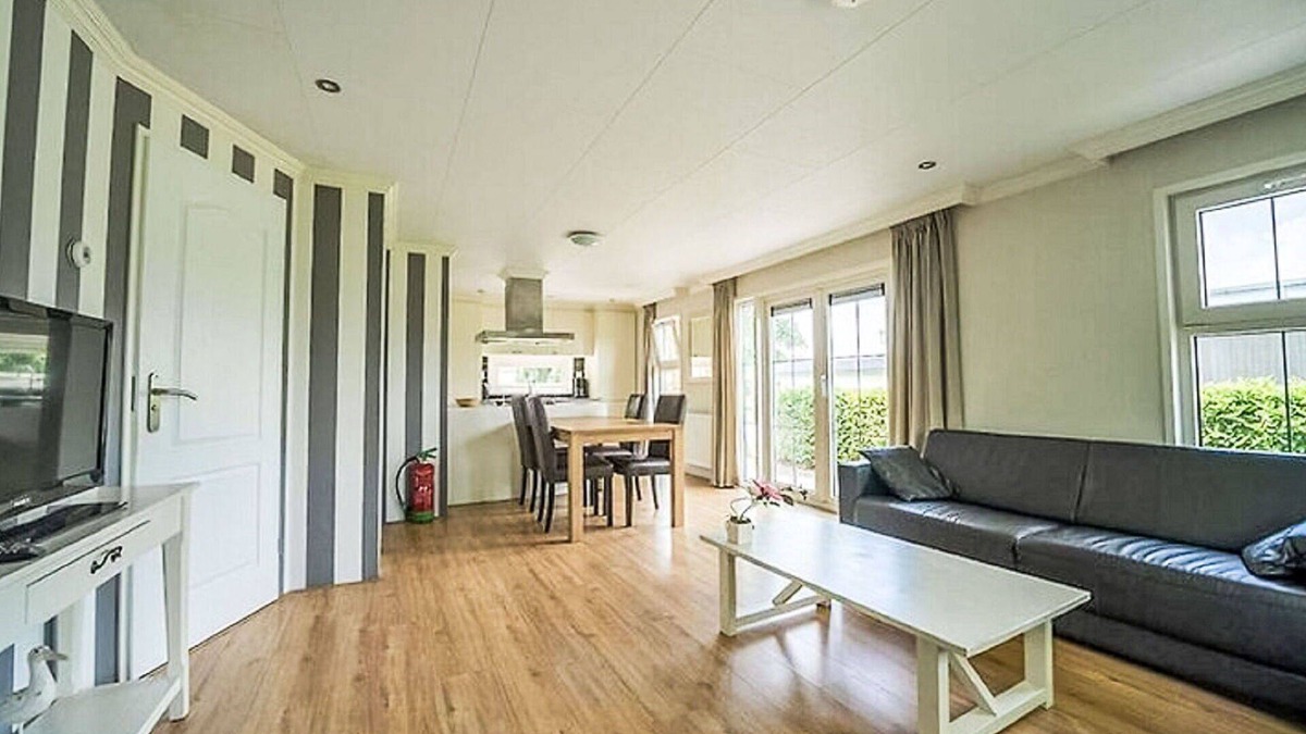 Dordtse Biesbosch House | Stunning private villa for 4 people with WIFI, pool, TV and terrace