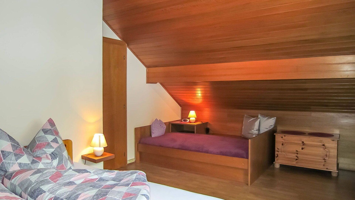 Muhldorf House | Stunning private villa for 4 guests with WIFI, TV, terrace, pets allowed and parking
