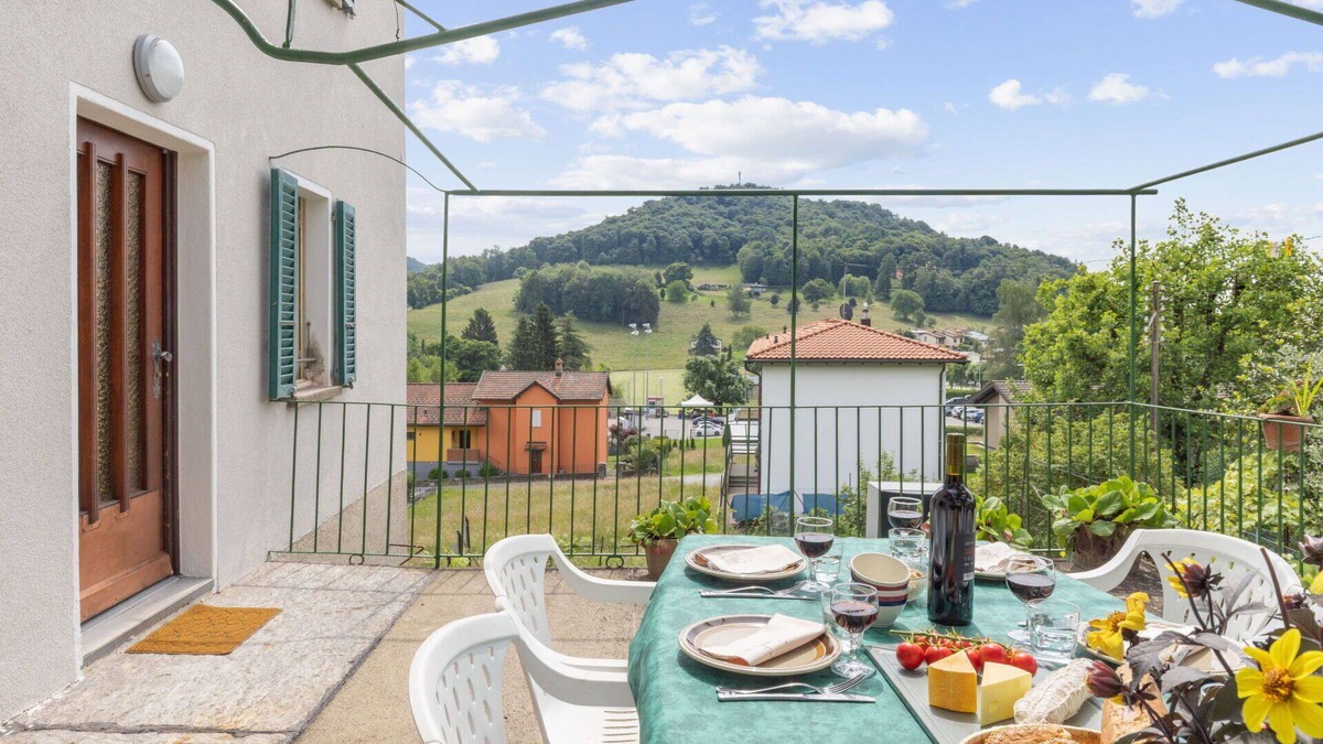 Novaggio House | Stunning private villa for 6 people with TV, patio and parking