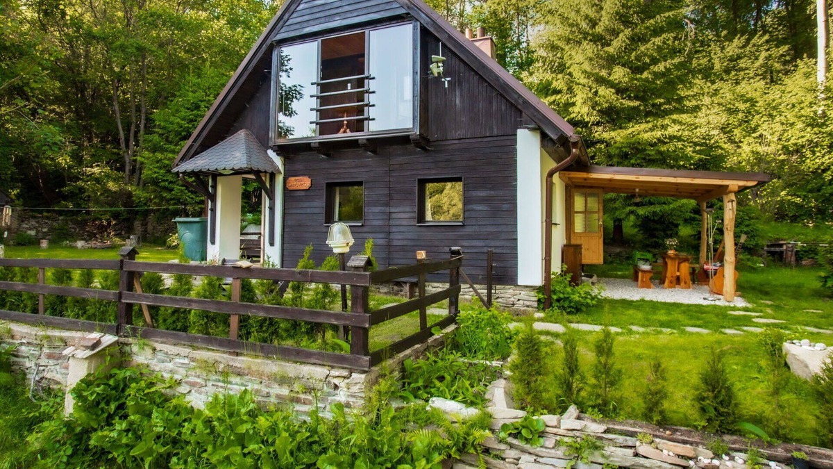 Lipno nad Vltavou Villa | Stunning private villa for 6 people with WIFI, TV, patio, pets allowed, panoramic view and parking
