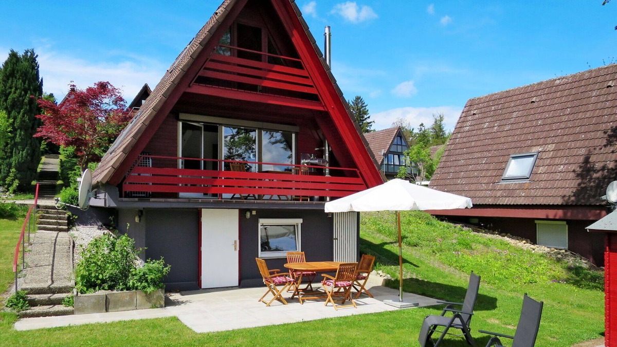 Wilhelmsdorf House | Stunning private villa for 4 people with WIFI, TV, terrace and pets allowed