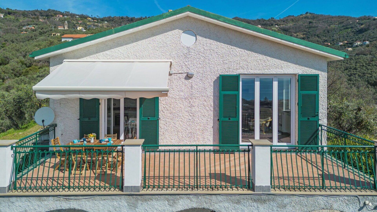 Moneglia House | Stunning private villa for 6 people with A/C, WIFI, TV, patio, pets allowed and parking