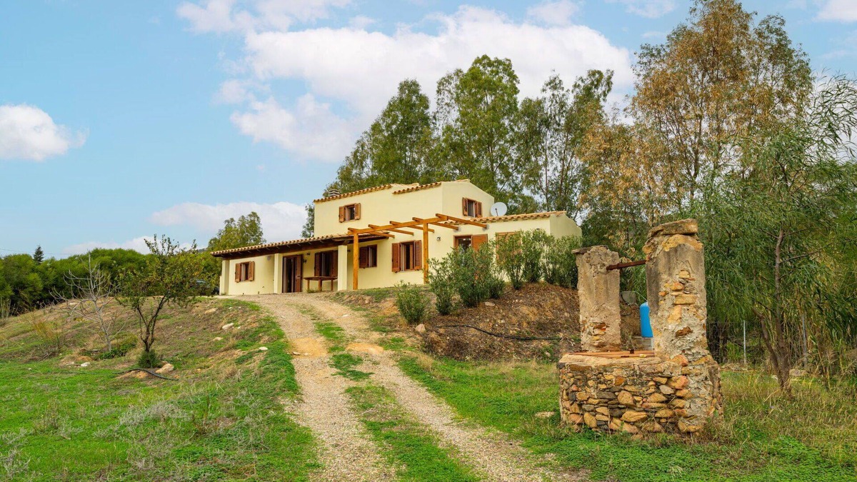 Muravera House | Stunning private villa for 4 guests with A/C, WIFI, TV, pets allowed, panoramic view and parking