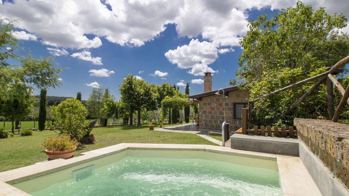 Vetralla House | Stunning private villa with WIFI, private pool, A/C, TV, terrace, pets allowed and panoramic view