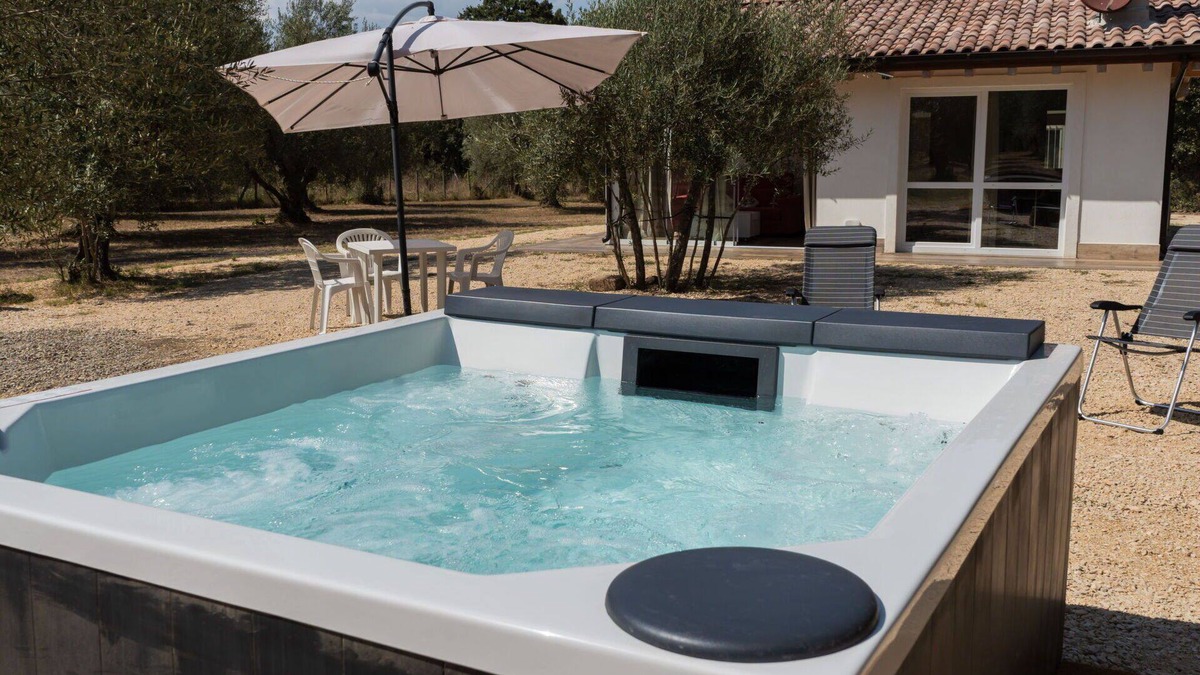 Vetralla House | Stunning private villa for 3 guests with A/C, pool, WIFI, TV, pets allowed and panoramic view